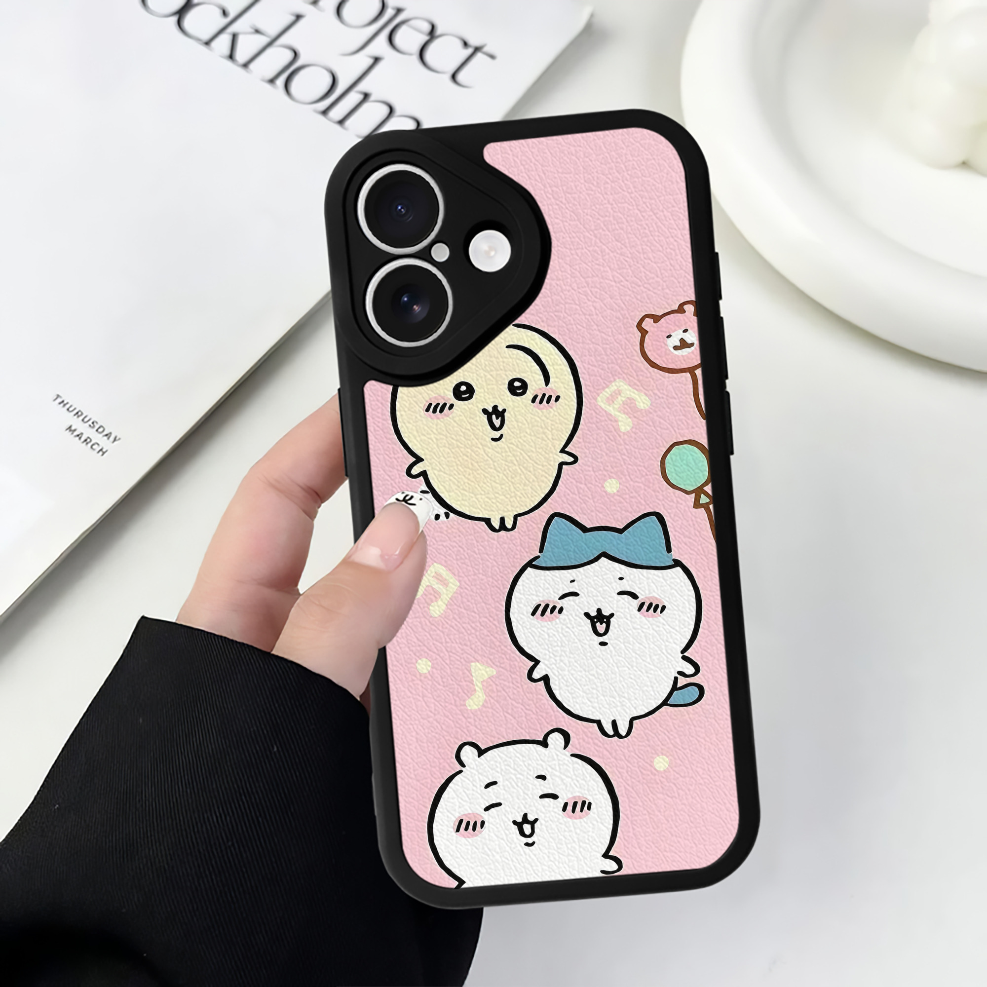 （画像用） ちいかわ Chii-kawa 【iPhone 16シリーズ対応】シリコンスマホケース（レザー調） 材質：シリコン